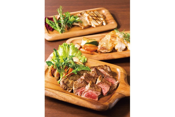 ランチはチキン、ポークのグリル、ディナーはローストビーフが登場