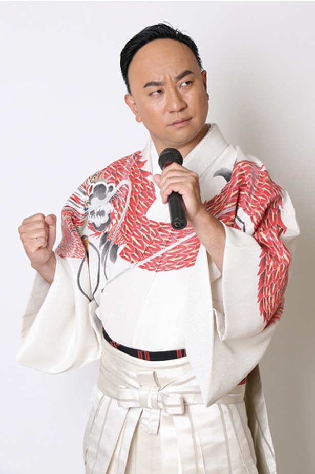 「こぶしたかし」。演歌歌手・細川たかしの弟子として、お笑い芸人のレイザーラモンRGが扮する演歌歌手。あるある替え歌を披露