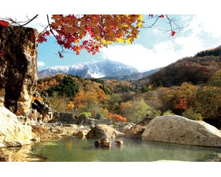 名古屋から日帰りで行ける！紅葉を望む絶景露天風呂4選