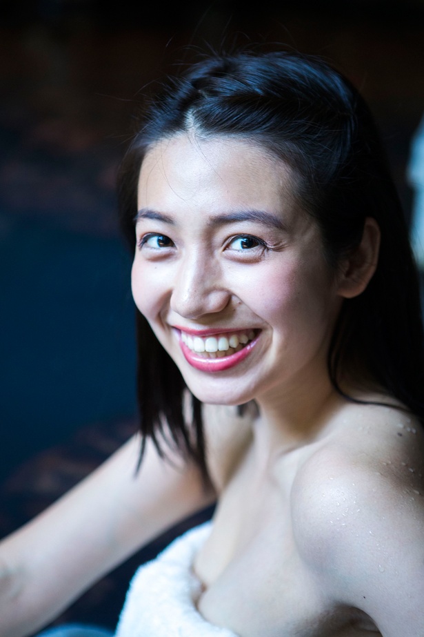佐藤あいりが九州の温泉で大胆な姿を魅せる“混浴撮り”～総集編～
