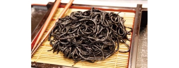 加藤浩次と妻カオリさんのコラボメニュー「そばゲッティ『加藤庵』」(800円)