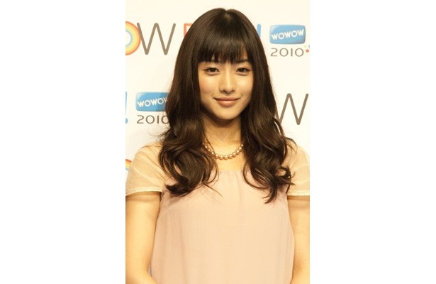 石原さとみ、交際報道について笑顔でこたえる!?