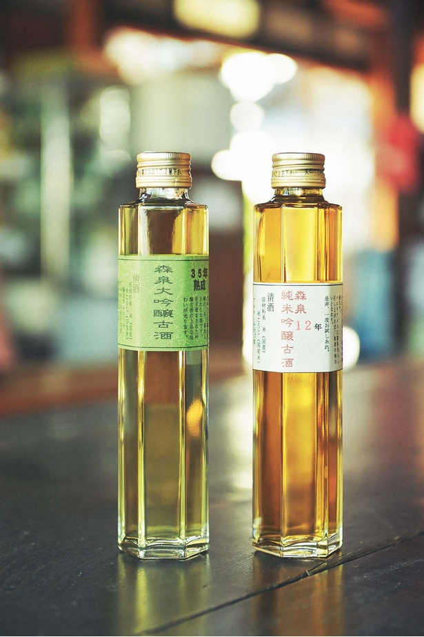 古酒。口に含むと麹がふわっと香る。熟成を感じる深みのある味わいを楽しめるので、ぜひ常温で。香りを楽しむならロックにしたり、アイスクリームにかけたりしてもいい
