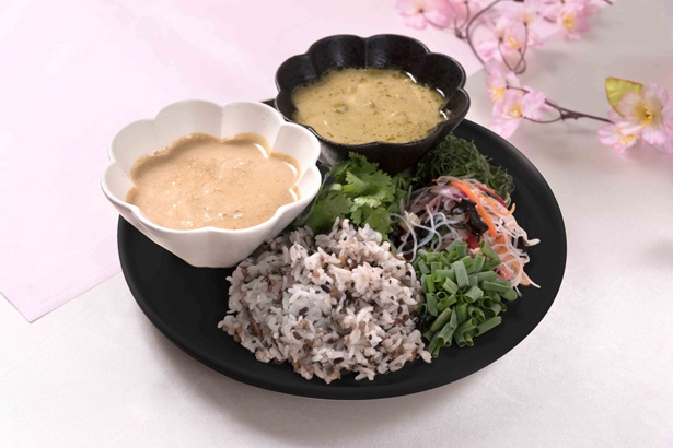 髭切・膝丸の兄弟タイカレープレート(1501円) ※カフェタイムメニュー