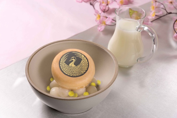鶴丸国永の白い杏仁ぜんざい(1501円) ※カフェタイムメニュー