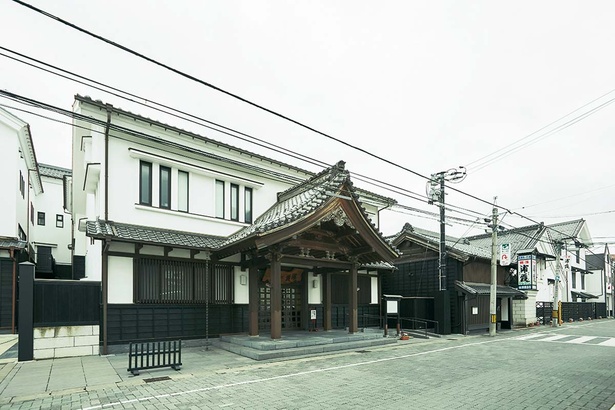 佐浦の本社は、鹽竈神社の参道近くにある。東日本大震災では津波が入ったが、復旧して今も変わらず使われている