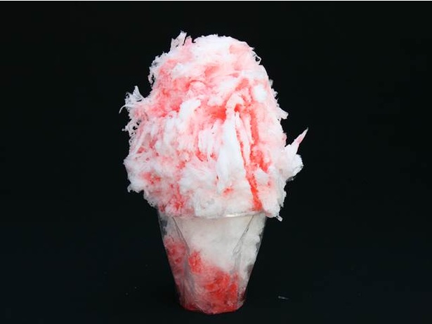 氷屋bebeの「富士山天然氷かき氷(スタンダード) 」(600円～)は、ふわふわ食感が魅力