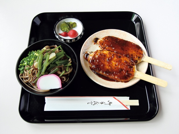 「五平定食」 (750円)。オリジナルの味噌がたっぷり絡んだ五平餅は絶品/美上亭