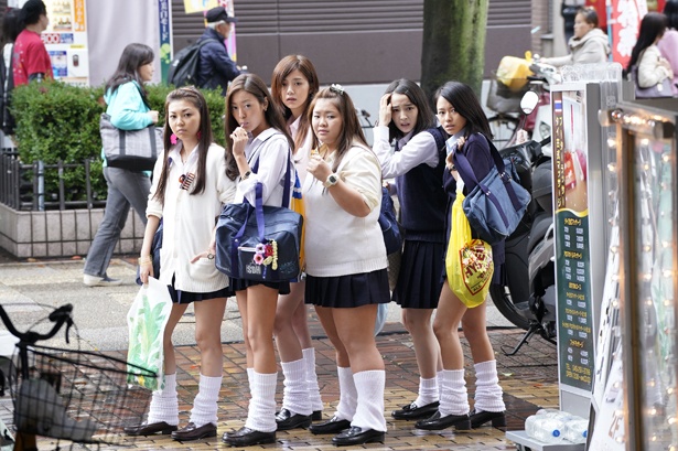【写真を見る】シーンカットのシンクロ率もすごい!日本版『SUNNY』と韓国版『サニー』を画像で比較(『SUNNY 強い気持ち・強い愛』)