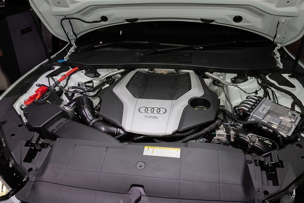 アウディA8に搭載する3リットルV型6気筒直噴ターボエンジン