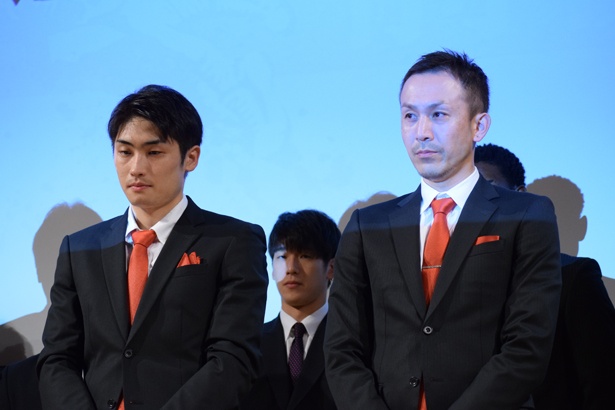 名古屋ダイヤモンドドルフィンズの中東選手(左)と梶山ヘッドコーチ(右)