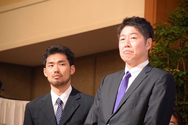 アースフレンズ東京Zの高山選手(左)と古田ヘッドコーチ(右)