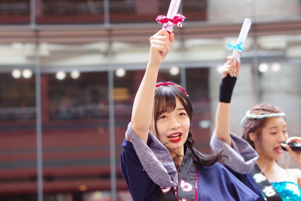 キャナルシティ博多で「『Q月Q日勝手にLinQの日』お祝いフリーLIVE」を行った、九州のアイドルグループ・LinQの涼本理央那