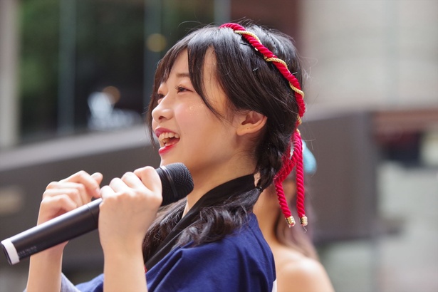 キャナルシティ博多で「『Q月Q日勝手にLinQの日』お祝いフリーLIVE」を行った、九州のアイドルグループ・LinQの涼本理央那