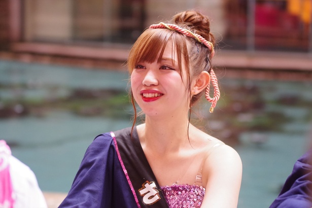キャナルシティ博多で「『Q月Q日勝手にLinQの日』お祝いフリーLIVE」を行った、九州のアイドルグループ・LinQの新木さくら 