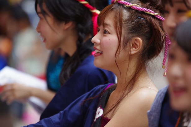 キャナルシティ博多で「『Q月Q日勝手にLinQの日』お祝いフリーLIVE」を行った、九州のアイドルグループ・LinQの高木悠未 