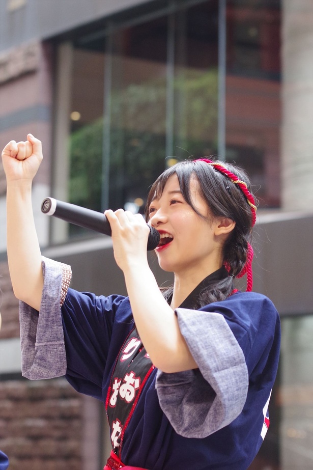キャナルシティ博多で「『Q月Q日勝手にLinQの日』お祝いフリーLIVE」を行った、九州のアイドルグループ・LinQの涼本理央那
