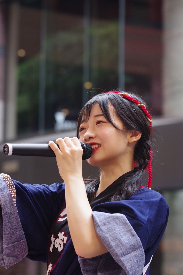 キャナルシティ博多で「『Q月Q日勝手にLinQの日』お祝いフリーLIVE」を行った、九州のアイドルグループ・LinQの涼本理央那