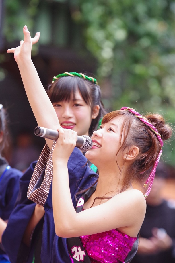 キャナルシティ博多で「『Q月Q日勝手にLinQの日』お祝いフリーLIVE」を行った、九州のアイドルグループ・LinQの高木悠未 