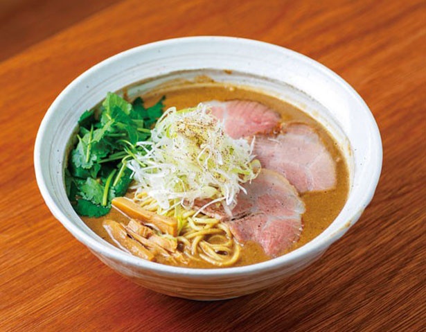 濃厚な鶏ペーストを豚骨魚介スープで延ばした「鶏重厚らーめん」(850円)/吉み乃製麺所
