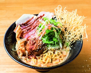 随所にフレンチの技を感じる一杯！濃厚“鯛の坦々麺”が人気の「鯛担麺専門店 抱きしめ鯛」