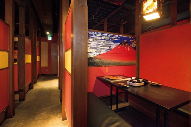 和食個室×とろろしゃぶしゃぶ にっぽん市 池袋店は、和風の落ち着いた雰囲気が魅力