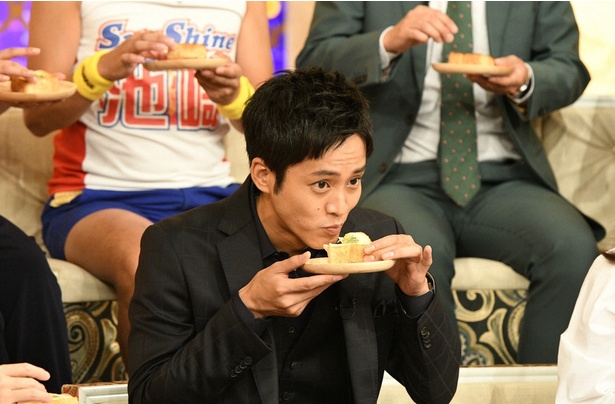 木南晴夏のパンを食べる松坂桃李