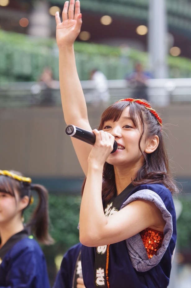 キャナルシティ博多で「『Q月Q日勝手にLinQの日』お祝いフリーLIVE」を行った、九州のアイドルグループ・LinQの吉川千愛