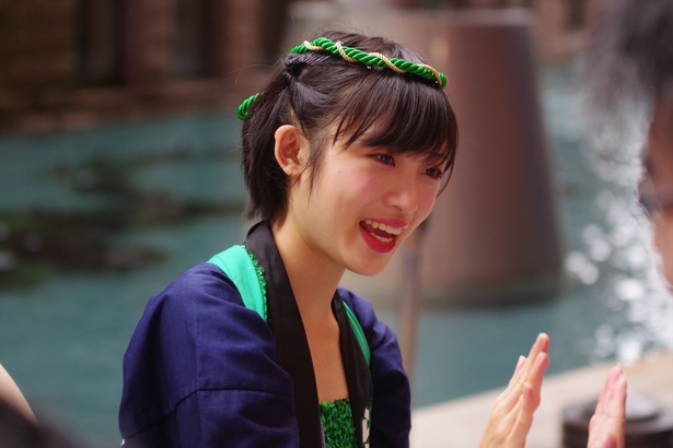 キャナルシティ博多で「『Q月Q日勝手にLinQの日』お祝いフリーLIVE」を行った、九州のアイドルグループ・LinQの海月らな