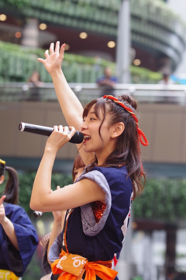 キャナルシティ博多で「『Q月Q日勝手にLinQの日』お祝いフリーLIVE」を行った、九州のアイドルグループ・LinQの吉川千愛