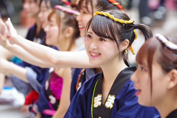 キャナルシティ博多で「『Q月Q日勝手にLinQの日』お祝いフリーLIVE」を行った、九州のアイドルグループ・LinQの小日向舞菜