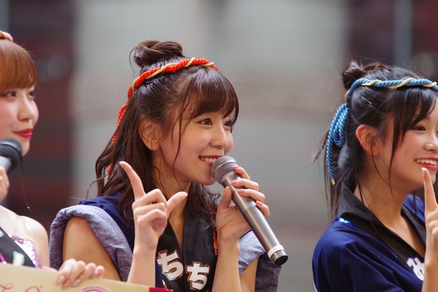 キャナルシティ博多で「『Q月Q日勝手にLinQの日』お祝いフリーLIVE」を行った、九州のアイドルグループ・LinQの吉川千愛