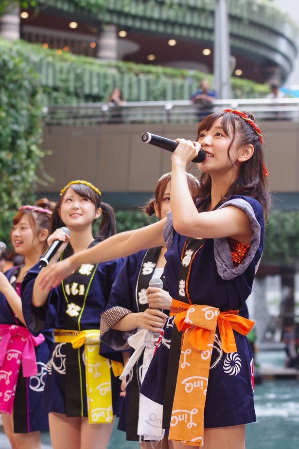 キャナルシティ博多で「『Q月Q日勝手にLinQの日』お祝いフリーLIVE」を行った、九州のアイドルグループ・LinQの吉川千愛