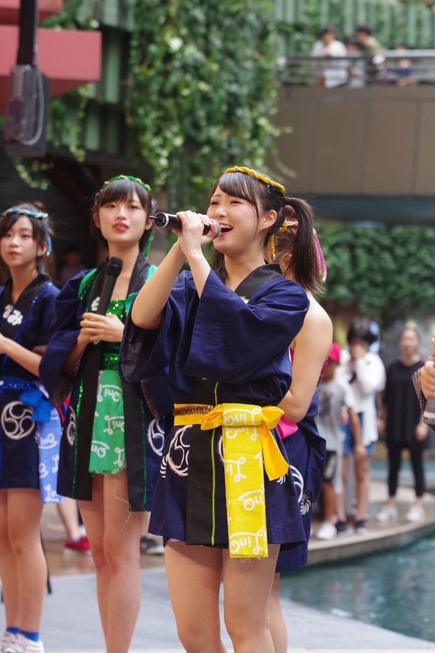 キャナルシティ博多で「『Q月Q日勝手にLinQの日』お祝いフリーLIVE」を行った、九州のアイドルグループ・LinQの小日向舞菜