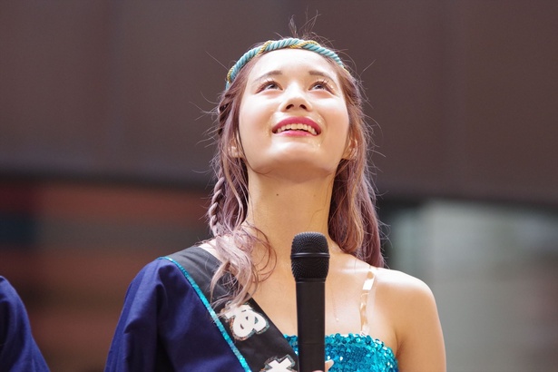 キャナルシティ博多で「『Q月Q日勝手にLinQの日』お祝いフリーLIVE」を行った、九州のアイドルグループ・LinQの坂井朝香