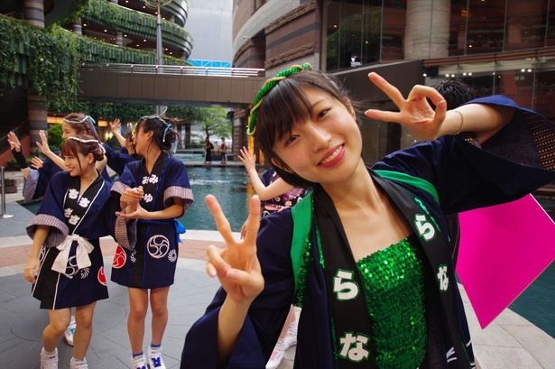 キャナルシティ博多で「『Q月Q日勝手にLinQの日』お祝いフリーLIVE」を行った、九州のアイドルグループ・LinQの海月らな