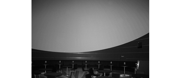 空港では初めてとなる最新型のプラネタリウムを導入したカフェ「Planetarium Starry Cafe」