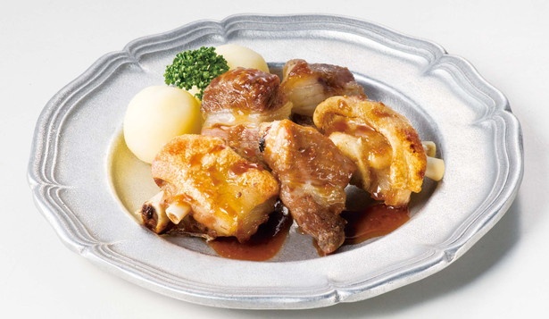 「シュパンフェルケル」( 1200円)。南ドイツの伝統的な料理。上質で柔らかな子豚の肉をじっくり焼く