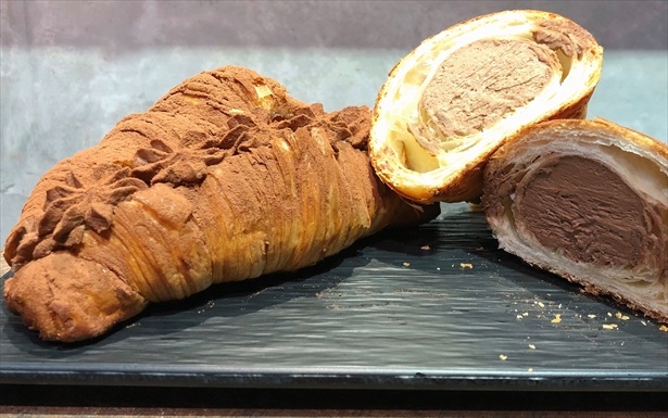 ラムとベルギーチョコの融合を楽しめるクロワッサンは「コーヒーフィエスタ」で！