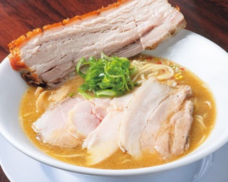 骨の旨味を個別に凝縮！とんこつの旨味を堪能できるラーメン「NAKAGAWAわず」