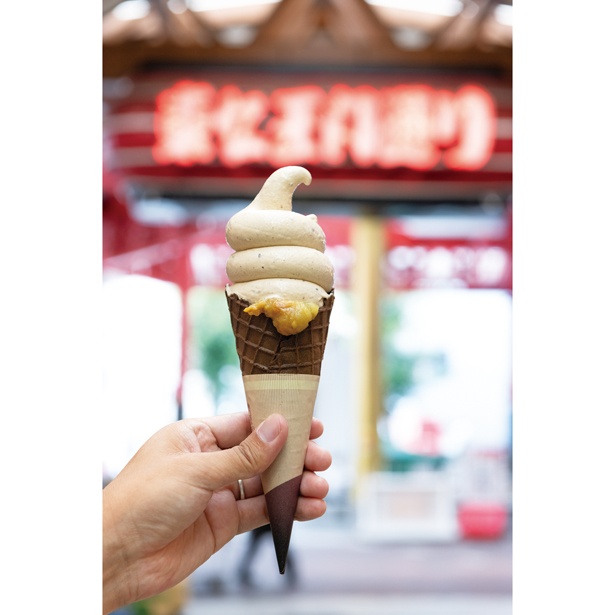 【写真を見る】お芋×ソフトクリームの最強コラボが実現！「れこると大須」の「お芋ミックスソフトクリーム」(500円)