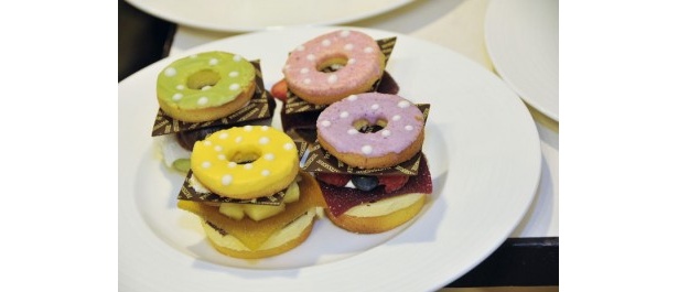 ドーナツバーガーは1個300円。この夏のおもたせに、ぜひ！