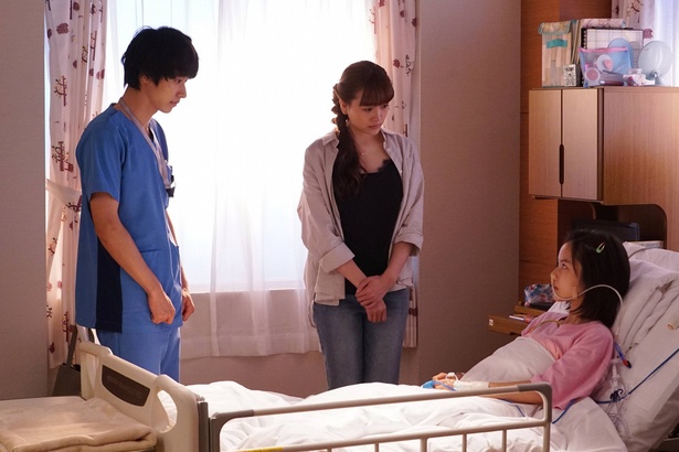 湊は担当患者・伊代(松風理咲)の命を救うため突き進む