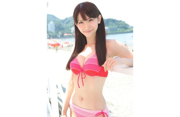 日本テレビのイメージガール「日テレジェニック2010」の伊藤れいこ(21)