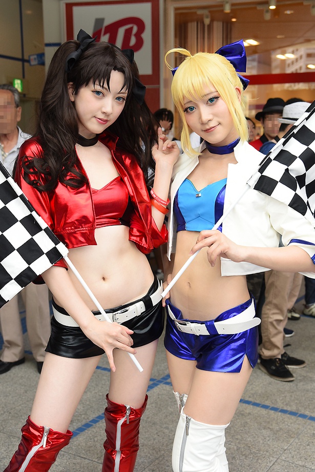 『TYPE-MOON RACING』の遠坂凛(左：りんごさん)と、セイバー(右：なつきさん)