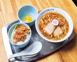 魚介の香りと深みを堪能！シンプル和風の中華そば「かみなり中華そば店」