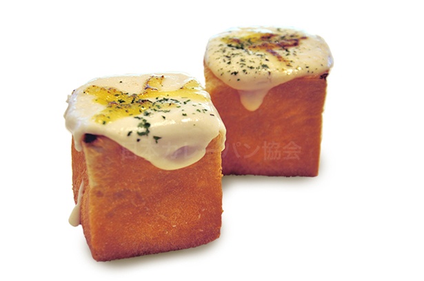 「Boulangerie Niko」の「カレーグラタンパン」(400円)