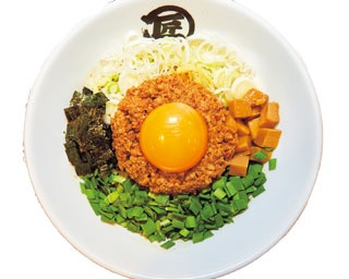 ほのかに甘い醤油ダレが食欲をそそる！台湾まぜそばブームの火付け役「麺や マルショウ」が阪急三番街に出店