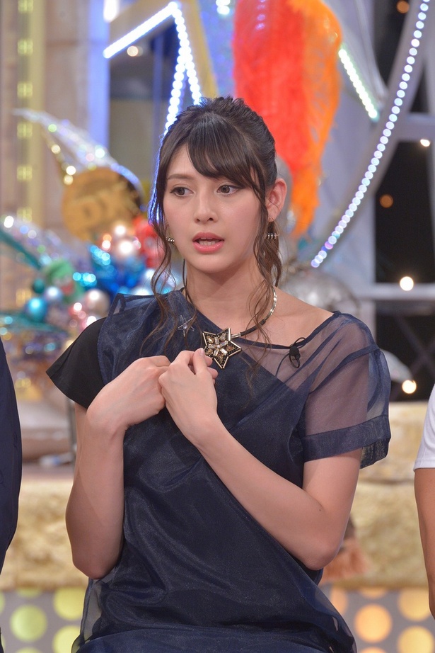 一生懸命お話しするアンジェラ芽衣