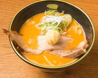 ルーツは長浜ラーメン！カナダ生まれの“Pork“は変幻自在の豚骨